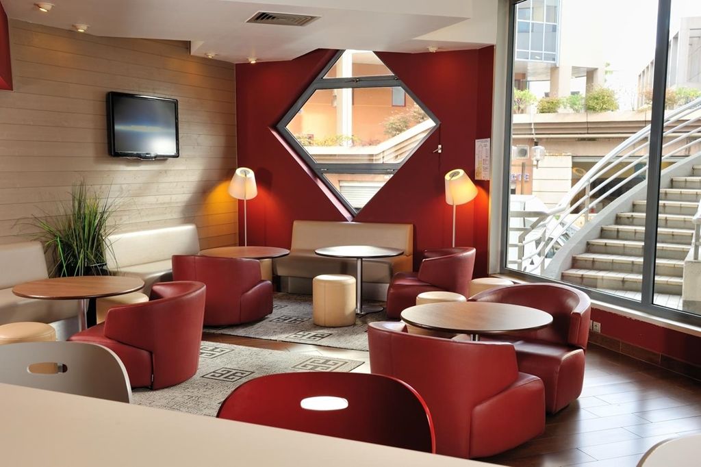 Campanile Aéroport Hotel 3*