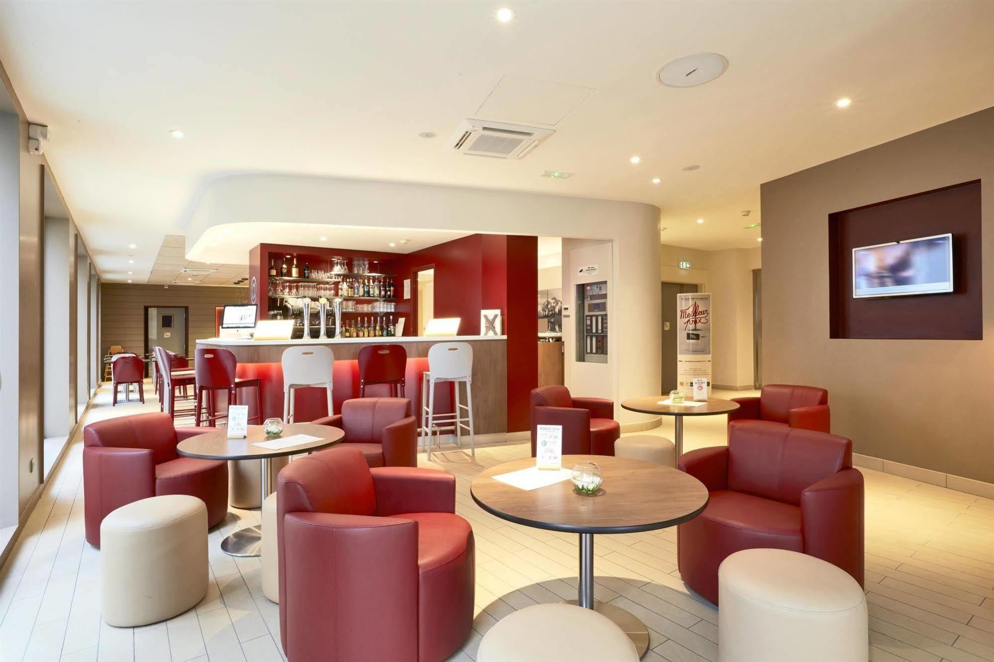 Hotel Campanile Aéroport